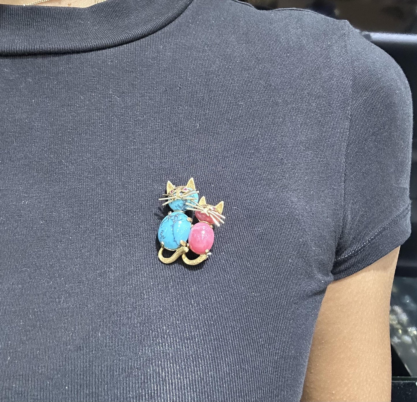 Vintage 1970s Turquoise and Pink Agate Cats Brooch