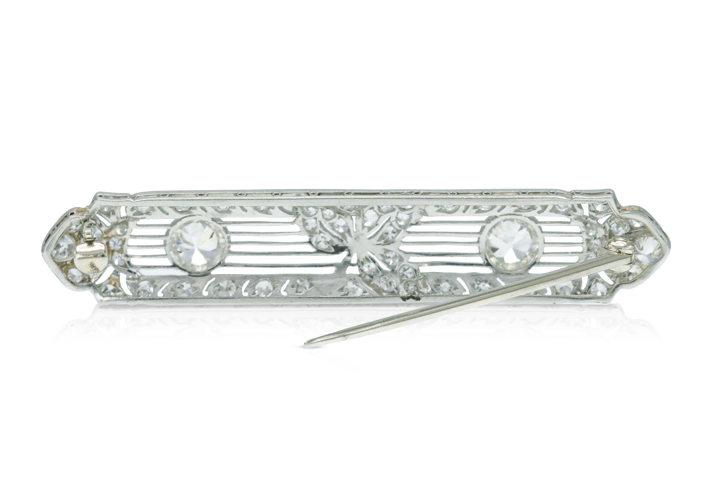Antique Art Deco 1930s 3.00 Carat Diamond Brooch With a Leaf Design