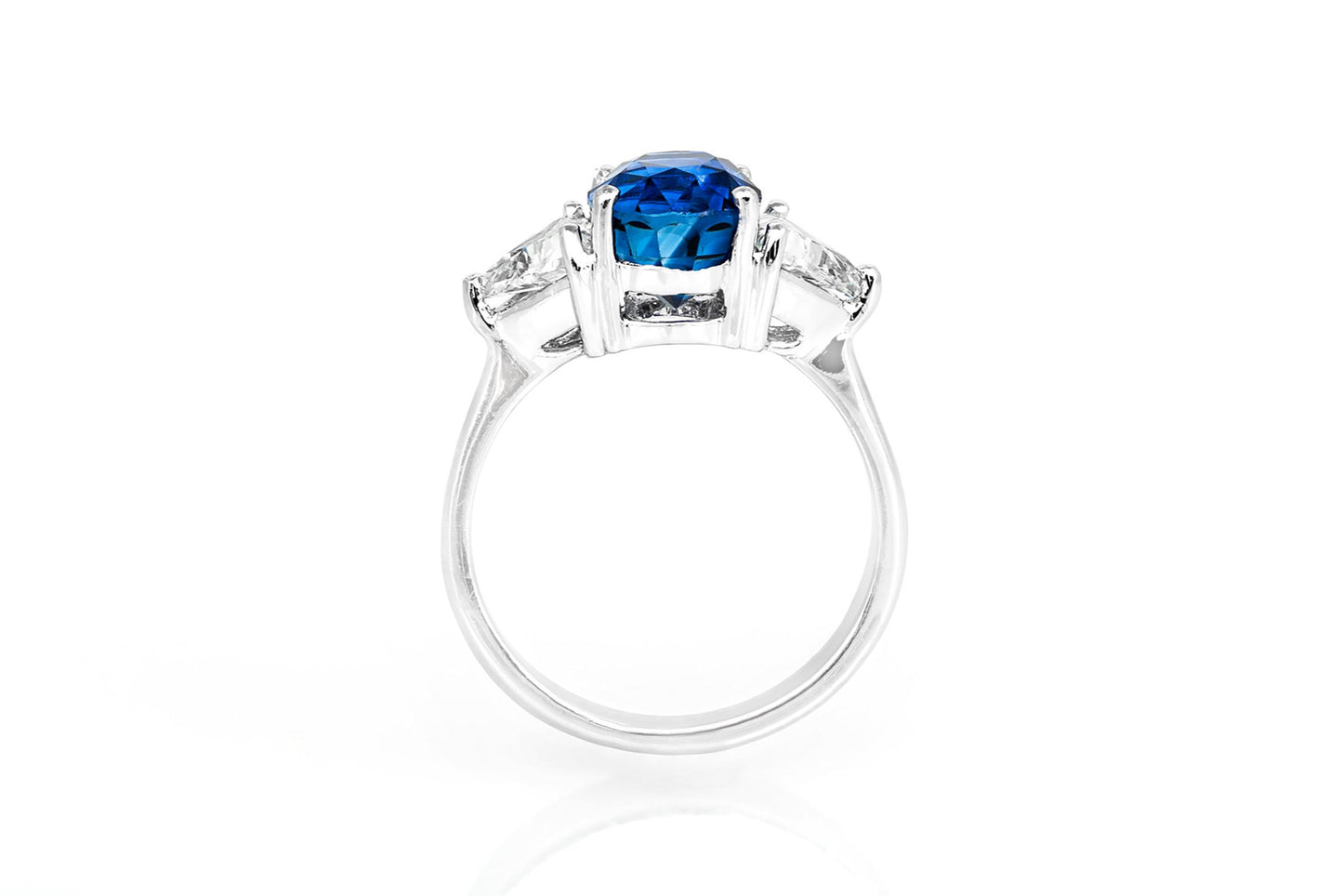 4.16 Carat Oval Cut Sapphire & 0.96 Carat Diamonds Ring
