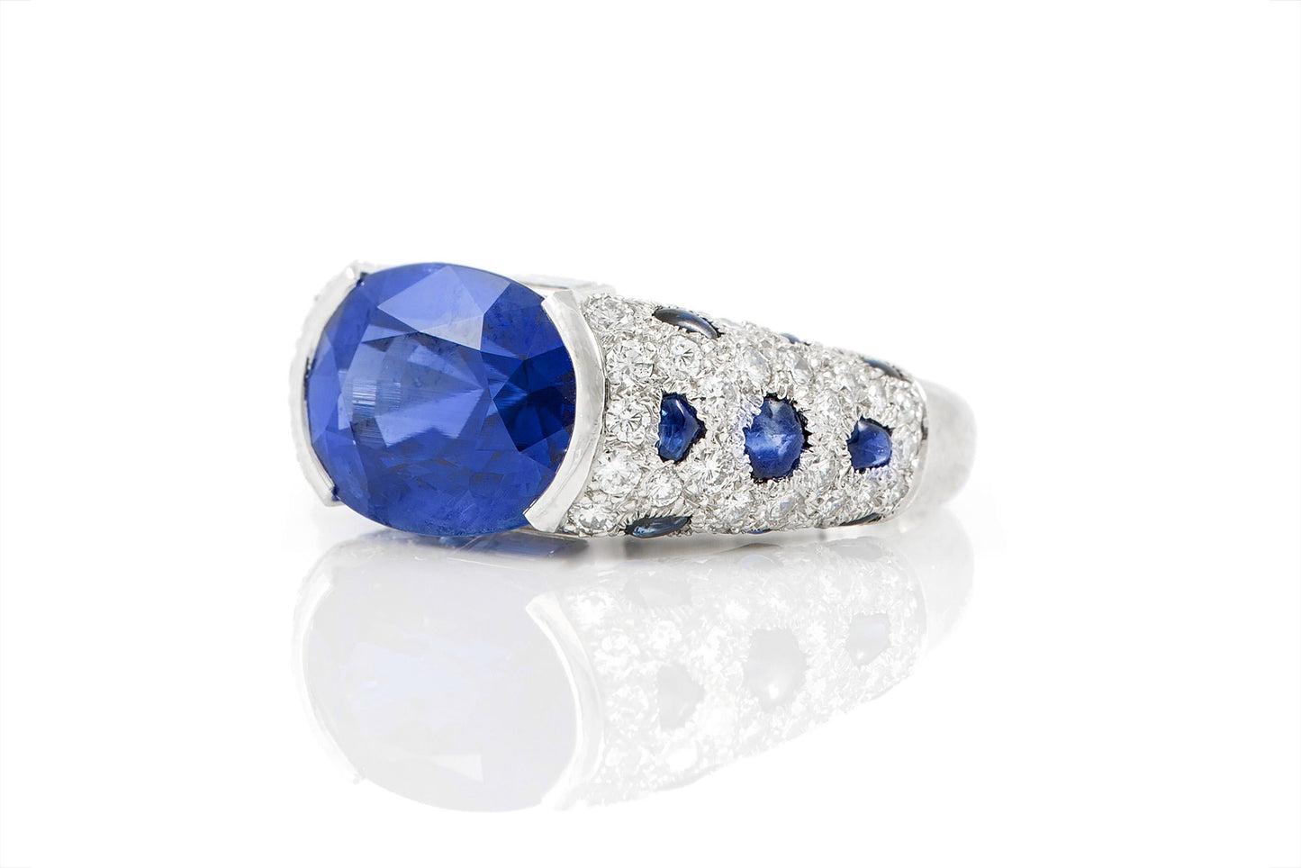 Vintage 1970s Cartier 13.00 Carat Ceylon Sapphire Panthere Ring with Diamonds