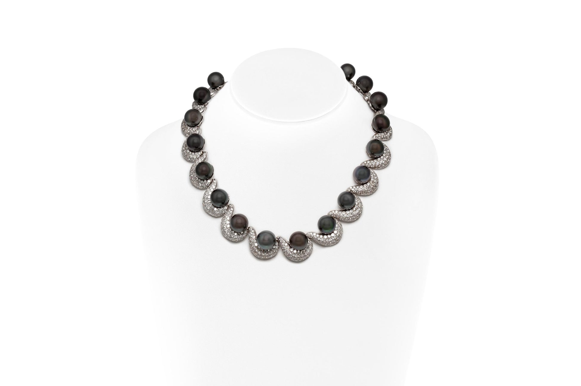 Vintage 1960s Tahitian Pearls Necklace with Diamonds