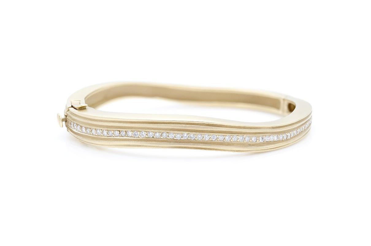 Vintage 1980s Gold Wave Hinged Bangle Bracelet with Diamonds