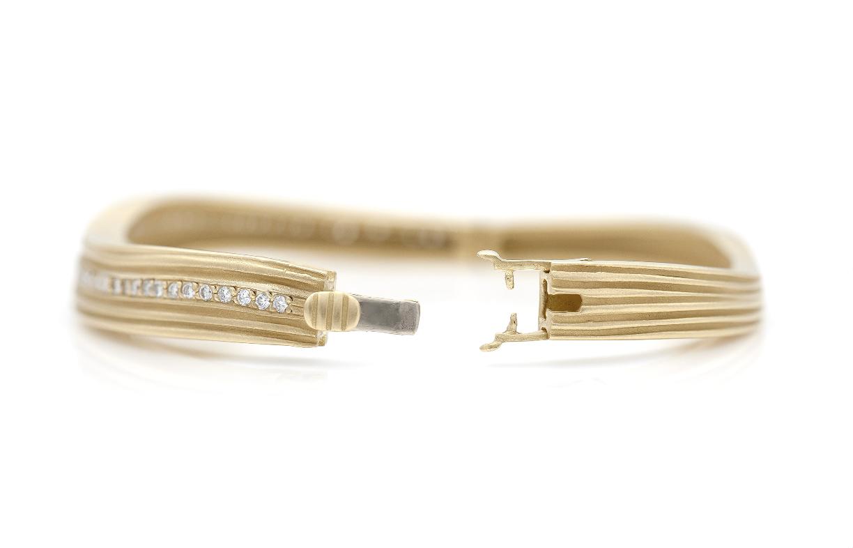 Vintage 1980s Gold Wave Hinged Bangle Bracelet with Diamonds