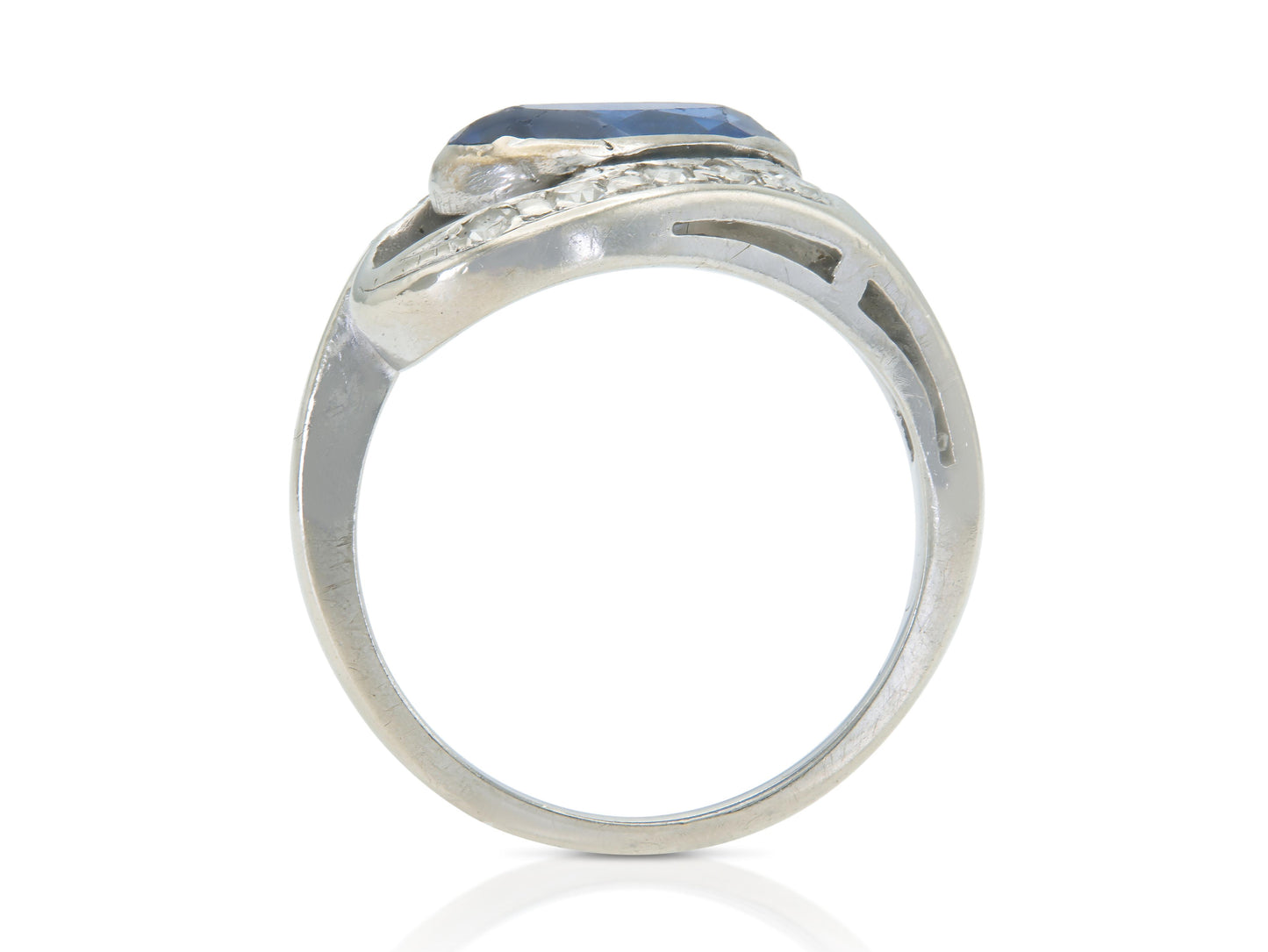 Vintage 1940s Retro 2.00 Carat Oval Cut Sapphire Ring with Diamonds