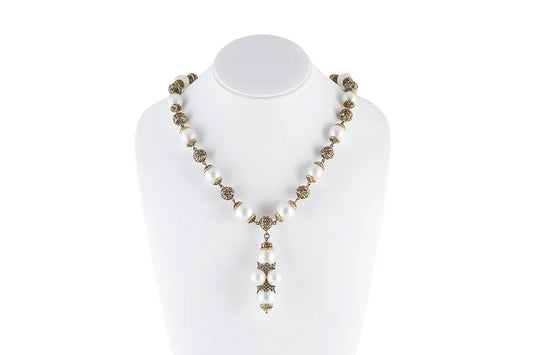 Elegant Nostalgia: Discovering the Beauty of Vintage Necklaces