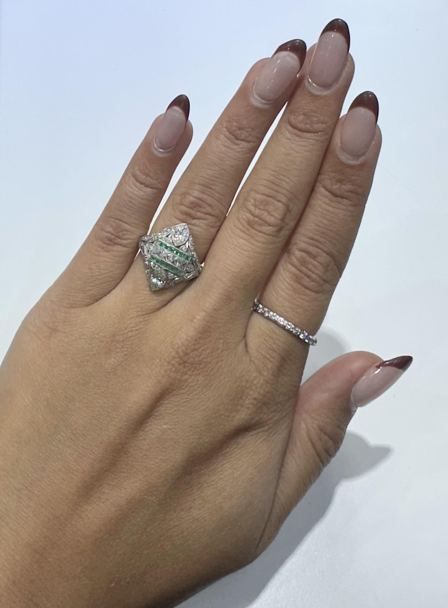 Antique Art Deco 1930s 3.00 Carat Diamonds Dinner Ring with Emeralds