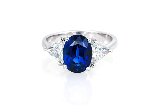 4.16 Carat Oval Cut Sapphire & 0.96 Carat Diamonds Ring