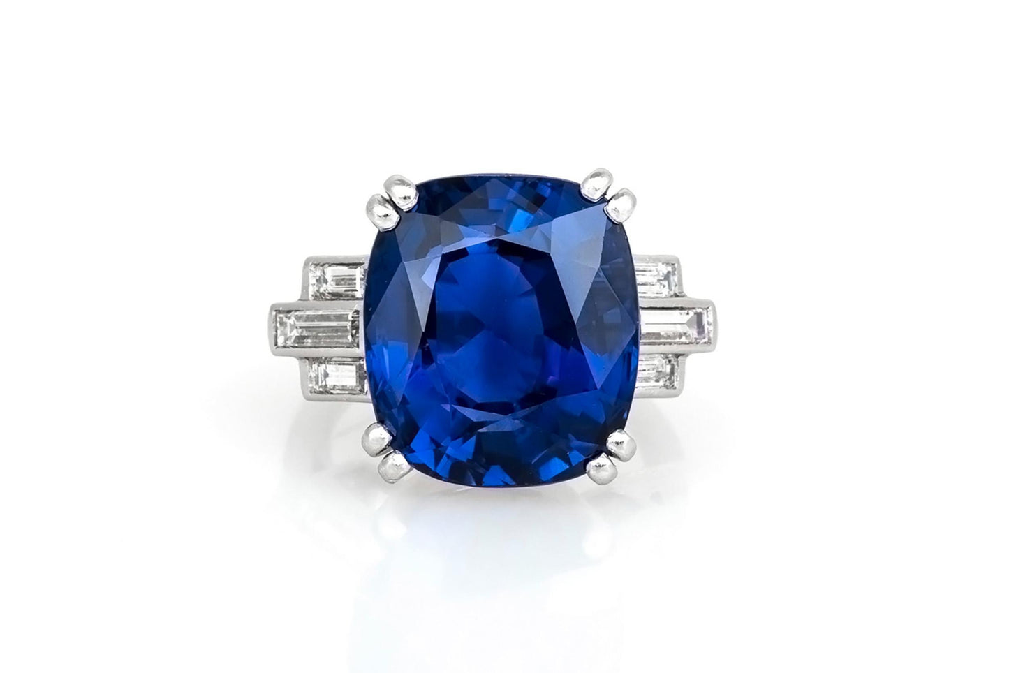 Antique Art Deco 1930s 17.13 Carat Ceylon Sapphire Ring with Diamonds