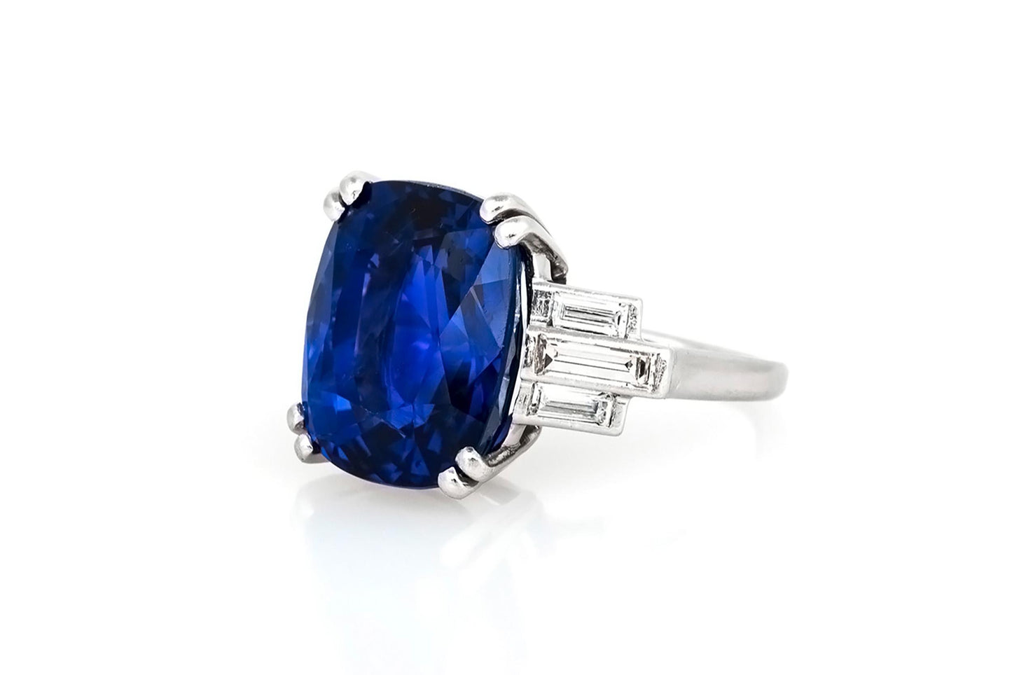 Antique Art Deco 1930s 17.13 Carat Ceylon Sapphire Ring with Diamonds