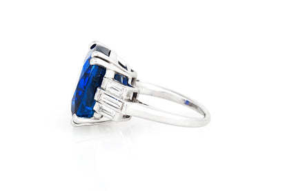 Antique Art Deco 1930s 17.13 Carat Ceylon Sapphire Ring with Diamonds