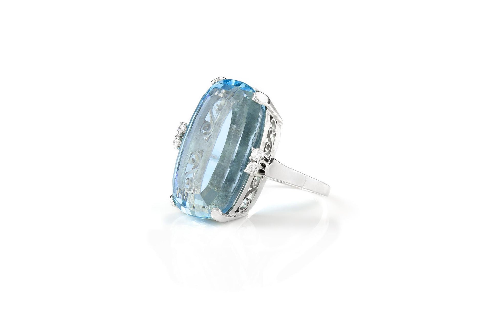 Vintage 1940s Retro 33.00 Carat Aquamarine Cocktail Ring with Diamonds