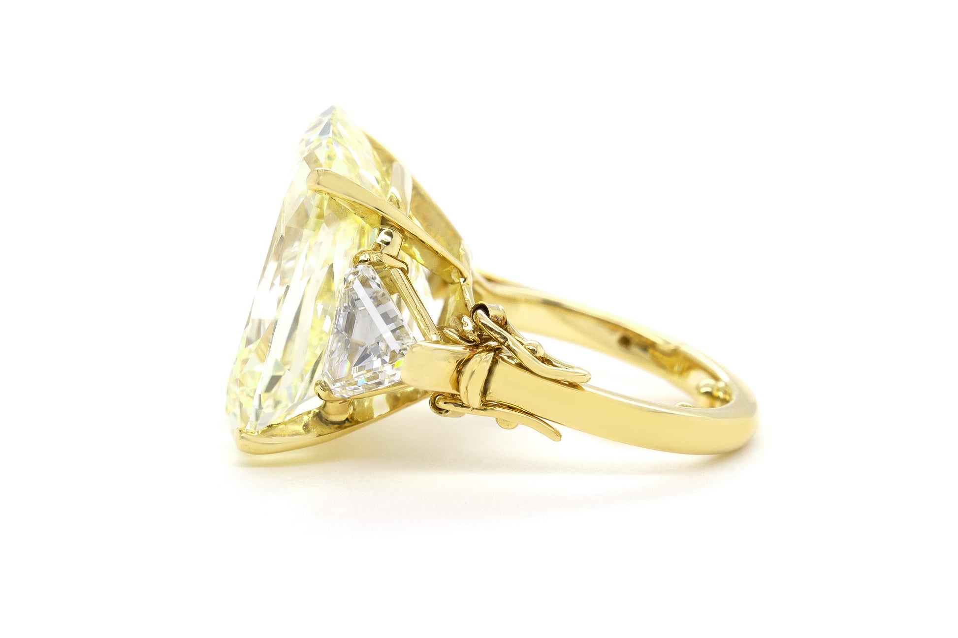 Vintage 1970s Van Cleef & Arpels 24.29 Carat Cushion Cut Yellow Diamond Ring