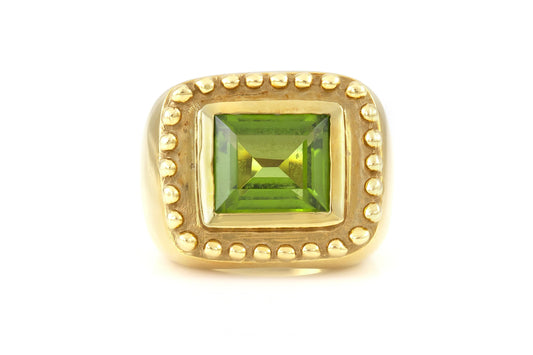 Vintage 1960s 10.00 Carat Peridot and Gold Ring