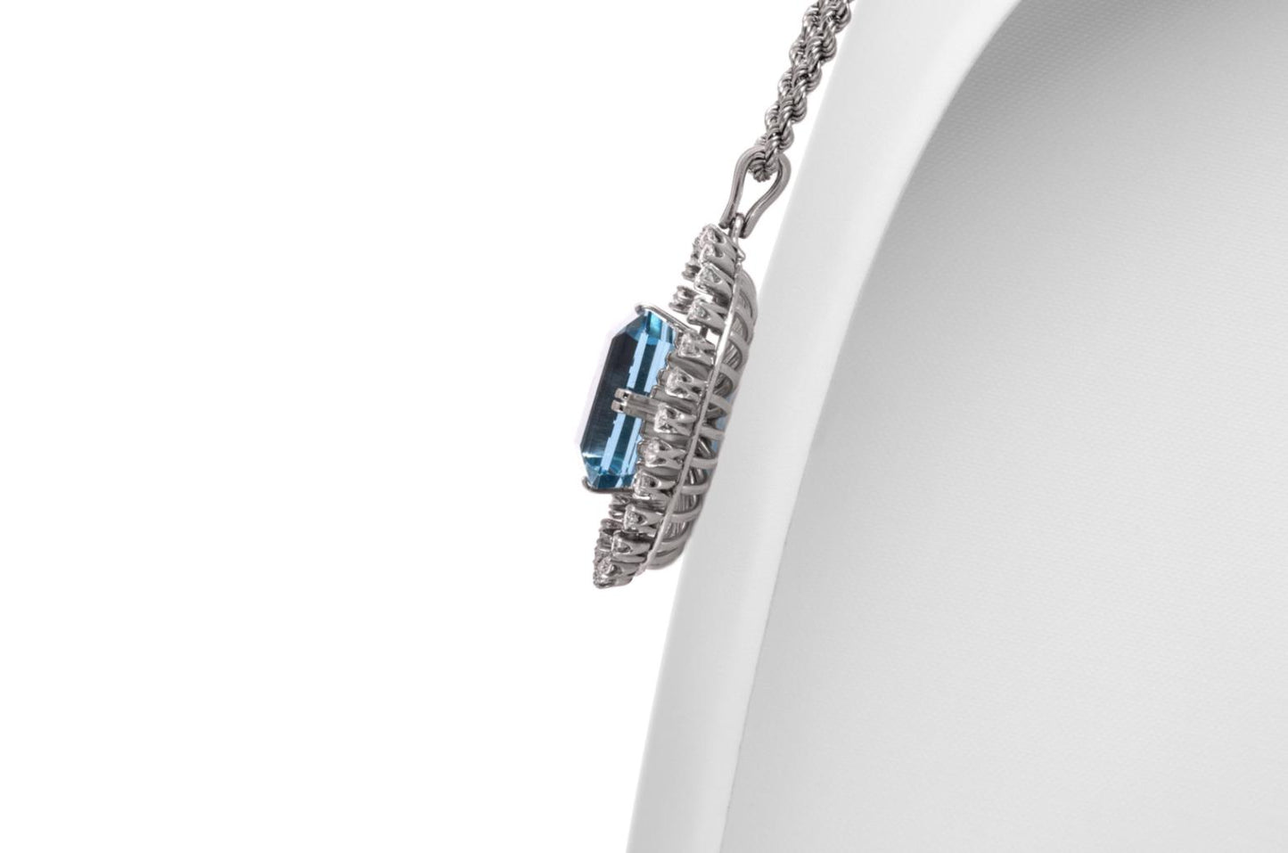 Vintage 1940s Retro Aquamarine Pendant Necklace with Diamonds