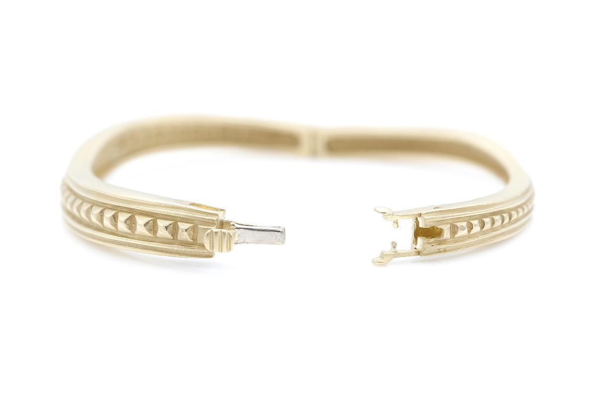Vintage 1980s Gold Wave Hinged Bangle Bracelet