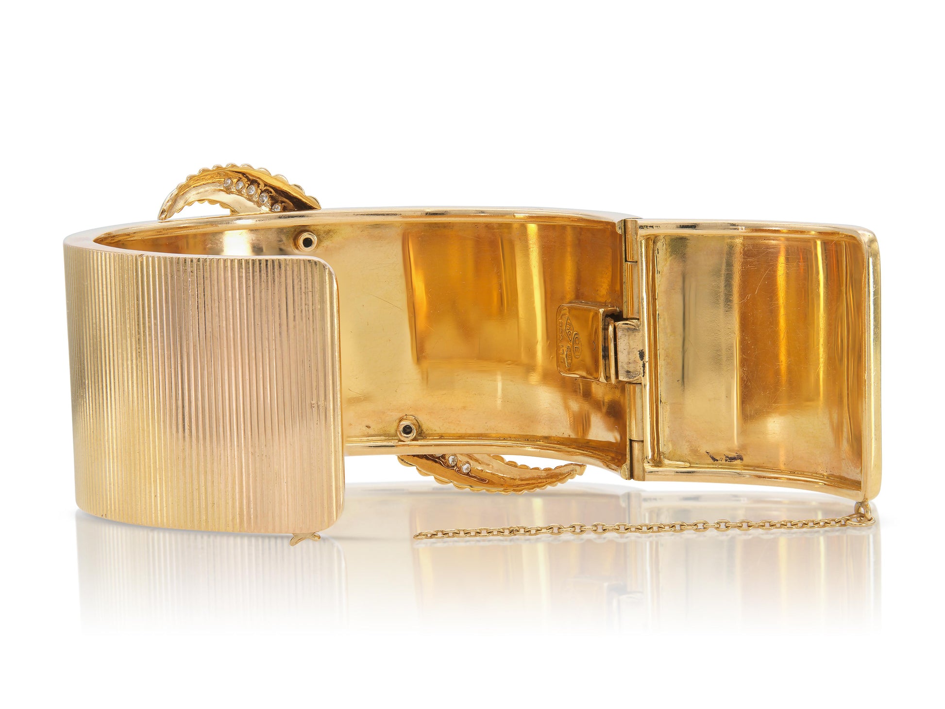 Vintage 1940s Retro Fluted Gold Feather Cuff Bracelet with Diamonds
