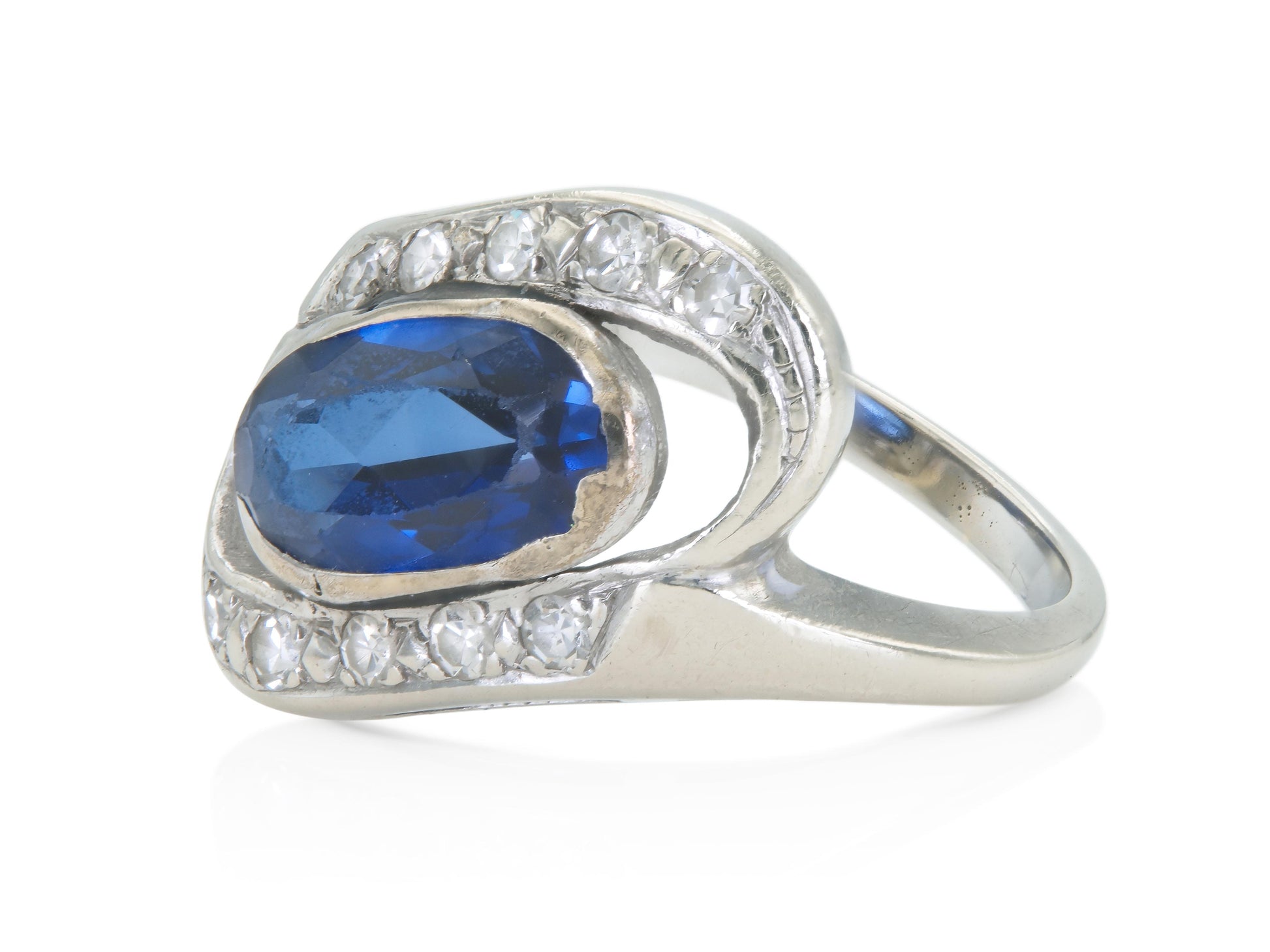 Vintage 1940s Retro 2.00 Carat Oval Cut Sapphire Ring with Diamonds